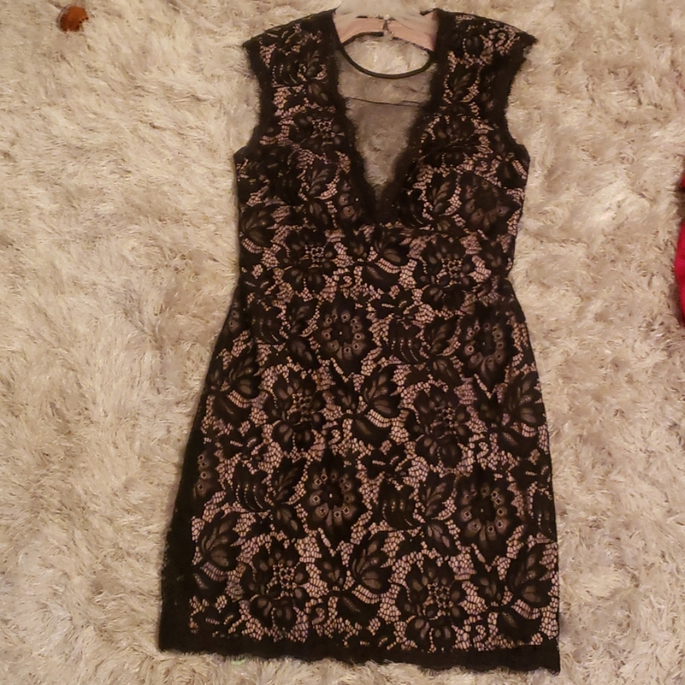 Beautiful over the knee Betsy&Adam  lace dress